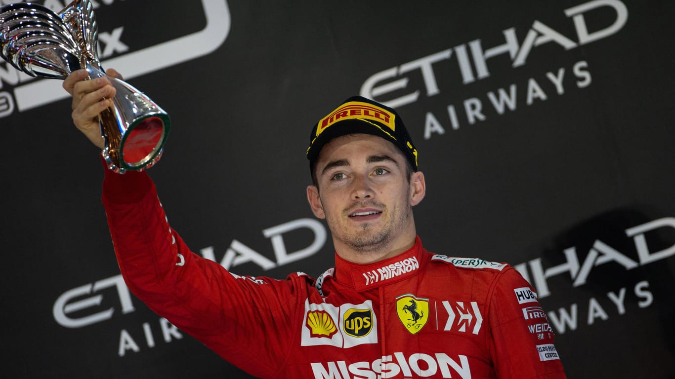 Hat sich bis 2024 an den Rennstall Ferrari gebunden: Charles Leclerc.