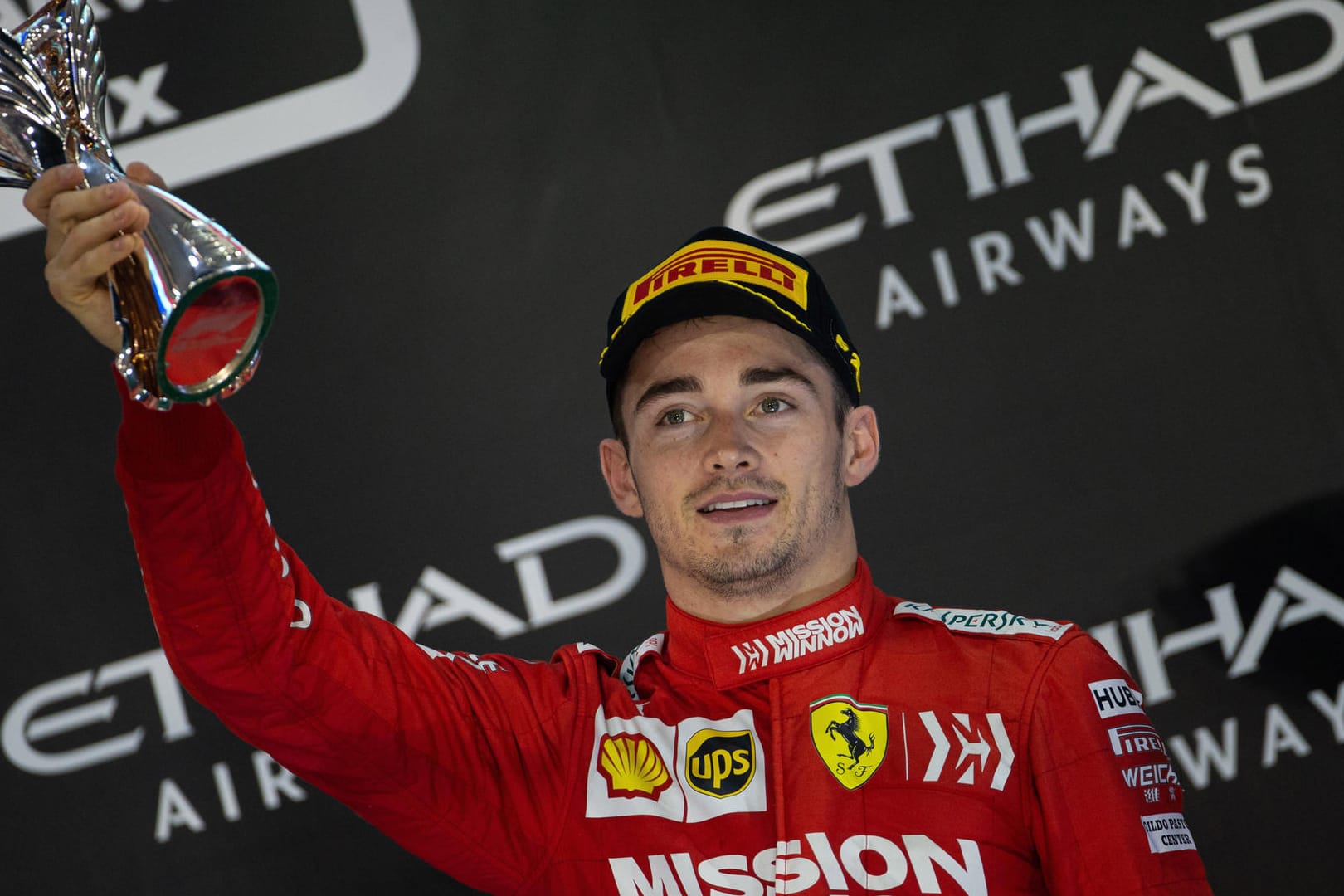 Hat sich bis 2024 an den Rennstall Ferrari gebunden: Charles Leclerc.