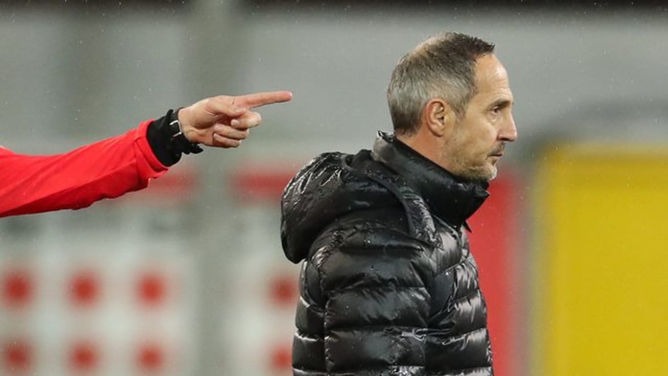 Eintracht-Trainer Adi Hütter war nach der Niederlage in Paderborn enttäuscht.