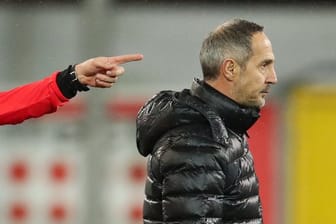 Eintracht-Trainer Adi Hütter war nach der Niederlage in Paderborn enttäuscht.