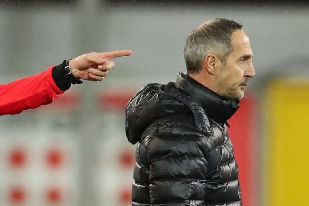 Eintracht-Trainer Adi Hütter war nach der Niederlage in Paderborn enttäuscht.