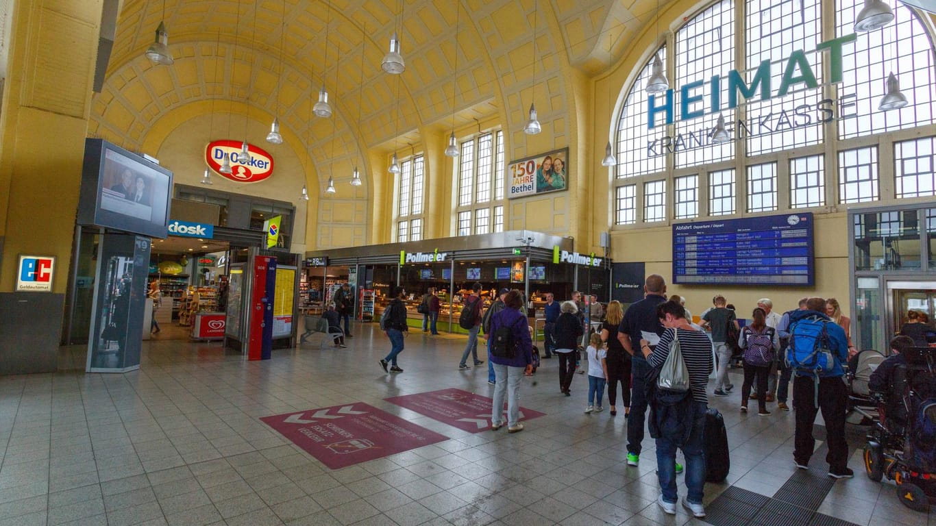 Die Bahnhofshalle im Bielefelder Hauptbahnhof: Dort findet ein besonderer Gottesdienst an Heiligabend statt.