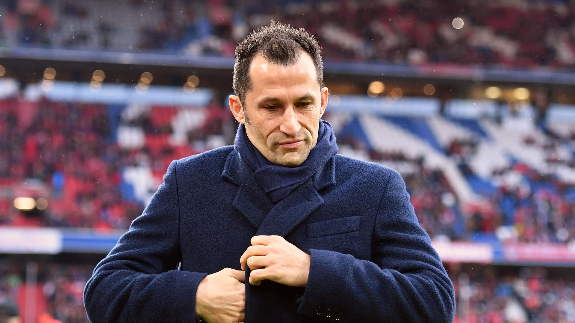 Hasan Salihamidzic: Da die Bayern eine lange Verletzenliste haben, ist es gut möglich, dass der 42-Jährige auf dem Transfermarkt zuschlägt.