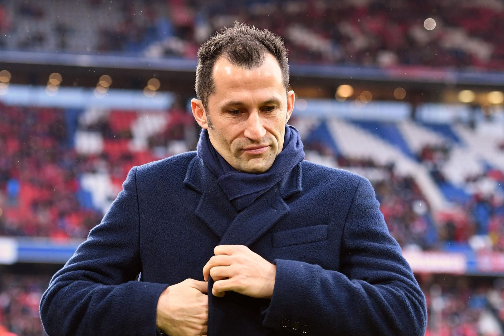 Hasan Salihamidzic: Da die Bayern eine lange Verletzenliste haben, ist es gut möglich, dass der 42-Jährige auf dem Transfermarkt zuschlägt.