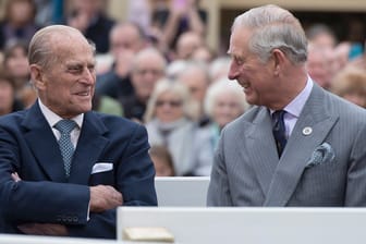 Vater und Sohn: Prinz Charles ist das älteste Kind von Prinz Philip.