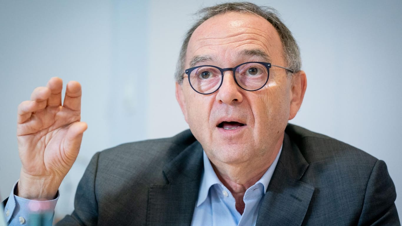 Norbert Walter-Borjans: Der neue SPD-Chef fordert weniger Wochenendarbeit und eine hohe Vergütung, wenn sie unvermeidbar ist.