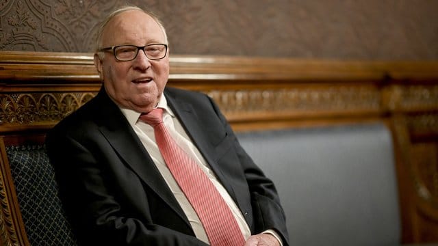 Uwe Seeler wünscht sich den Aufstieg des Hamburger SV.