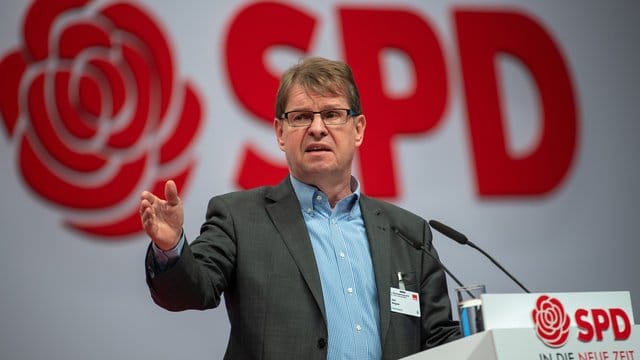 Schleswig-Holsteins SPD-Fraktionschef Ralf Stegner ist für einen mittelfristigen Zusammenschluss mit der Linken.