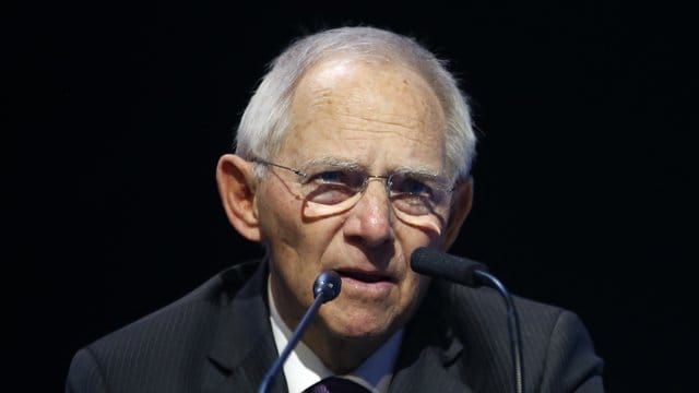 Bundestagspräsident Wolfgang Schäuble: "Es gibt Klimaschutz nicht zum Nulltarif. Bundestagspräsident Wolfgang Schäuble: "Es gibt Klimaschutz nicht zum Nulltarif.