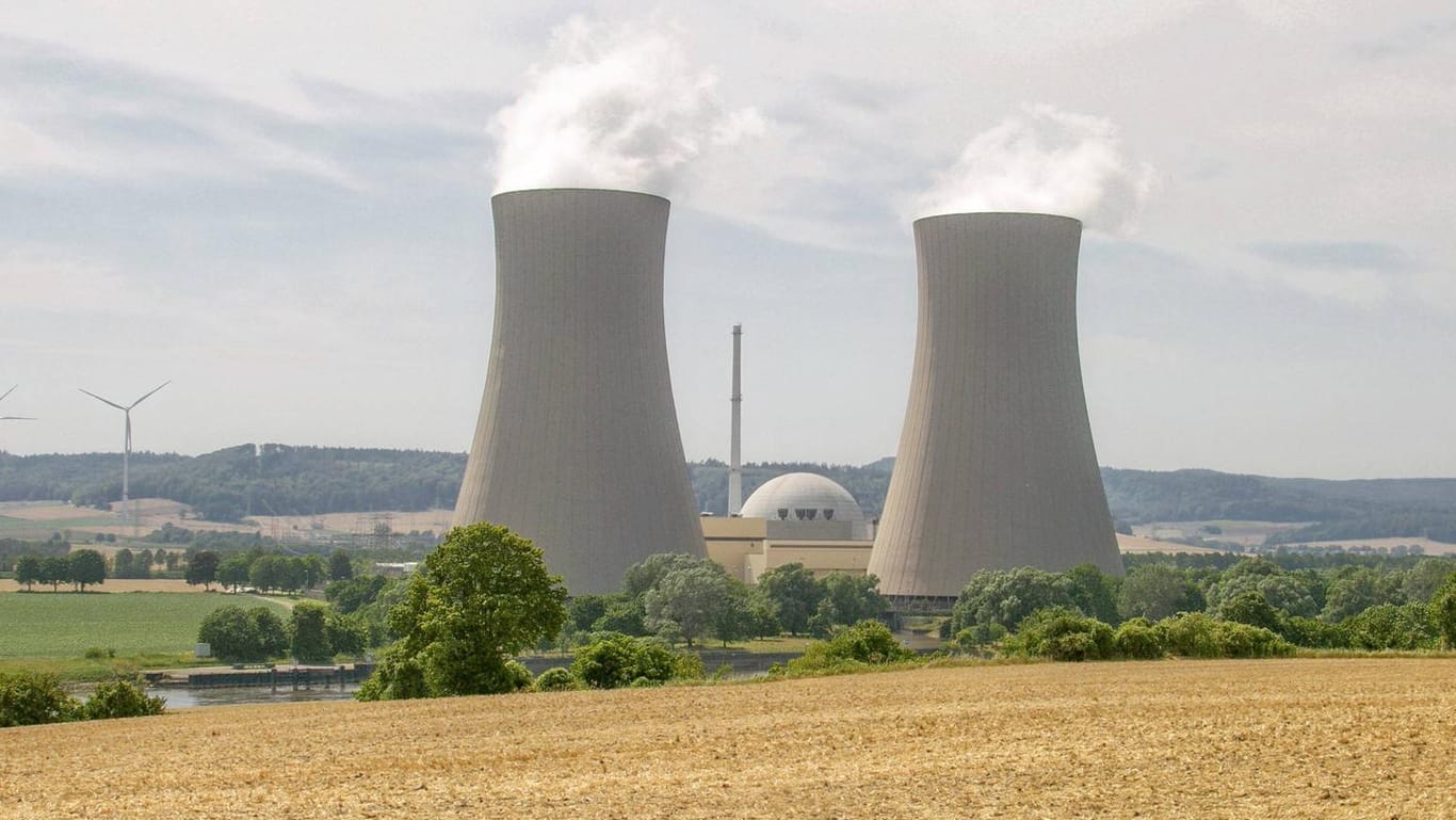 Das Atomkraftwerk Grohnde an der Weser (Archivbild): Der Meiler soll Ende 2021 vom Netz gehen.