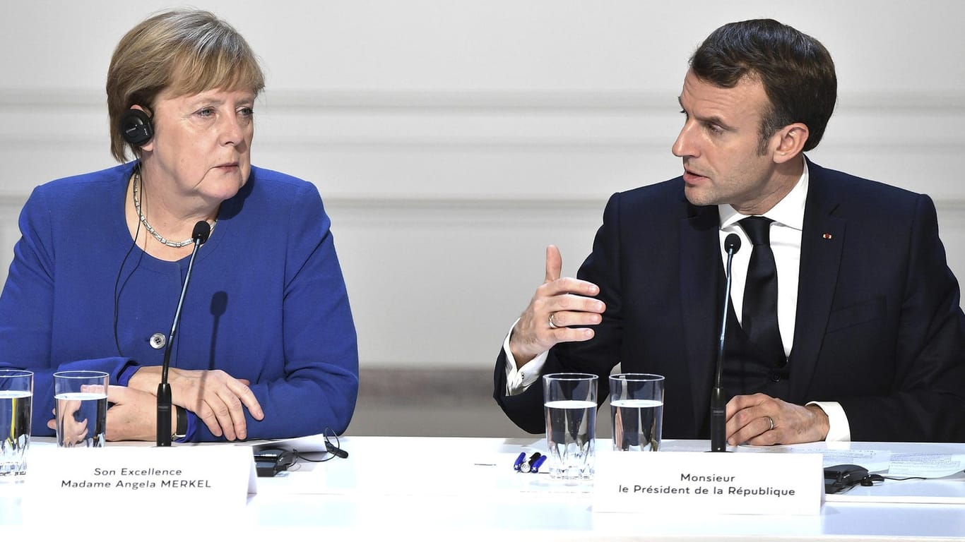 Angela Merkel und Emmanuel Macron: Er genießt bei den Deutschen mehr Vertrauen als die Bundeskanzlerin.