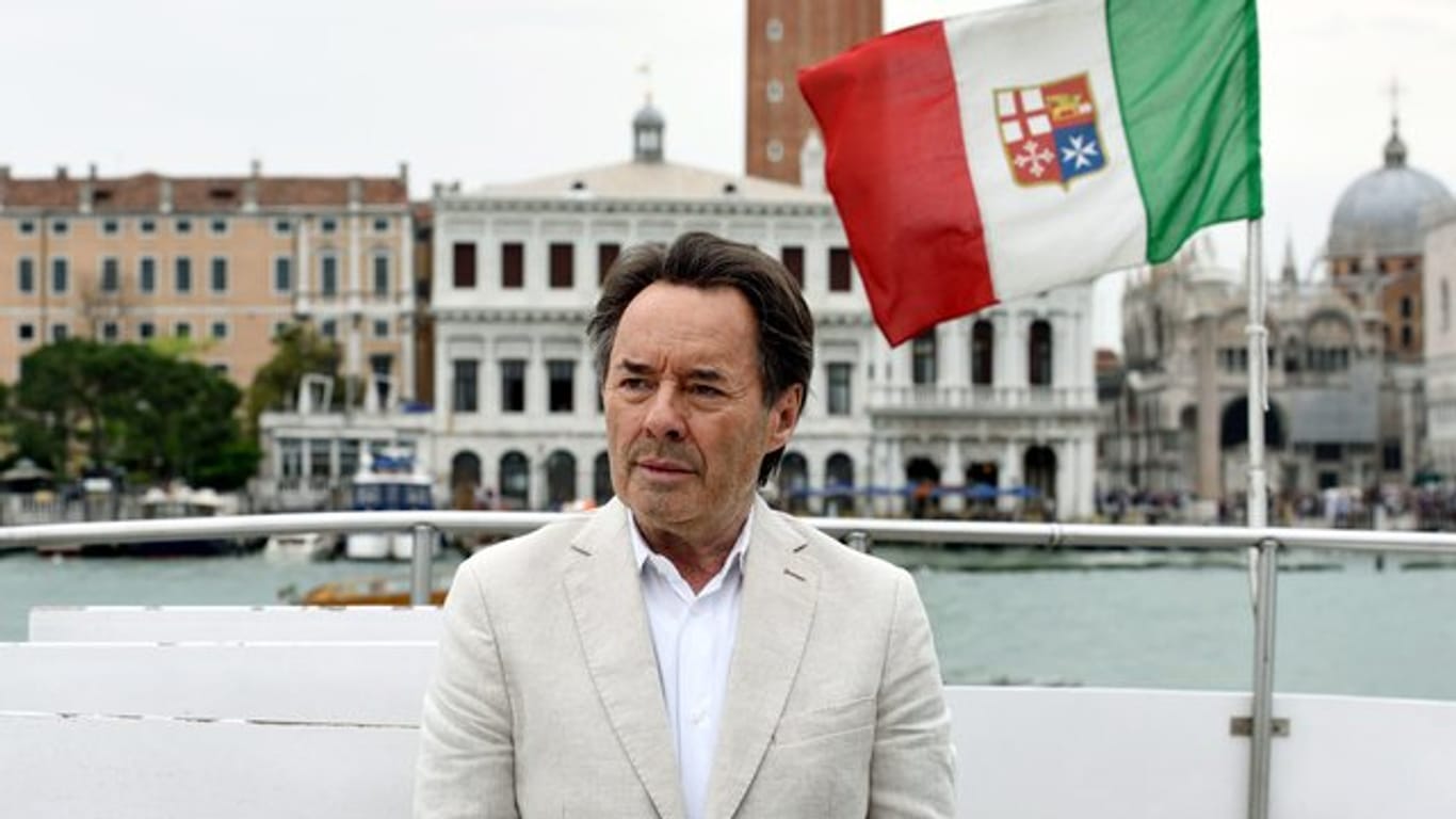 Commissario Brunetti (Uwe Kockisch) ermittelt ein letztes Mal in Venedig.