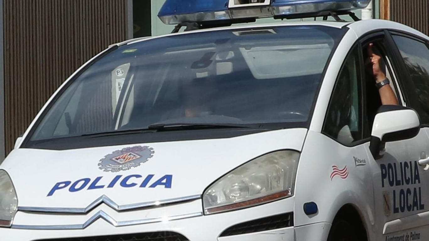 Einsatzwagen der spanischen Polizei: Einer der Beamten in Sevilla ist laut Medien ein Weltrekordläufer über 400 Meter Staffel. (Symbolfoto)