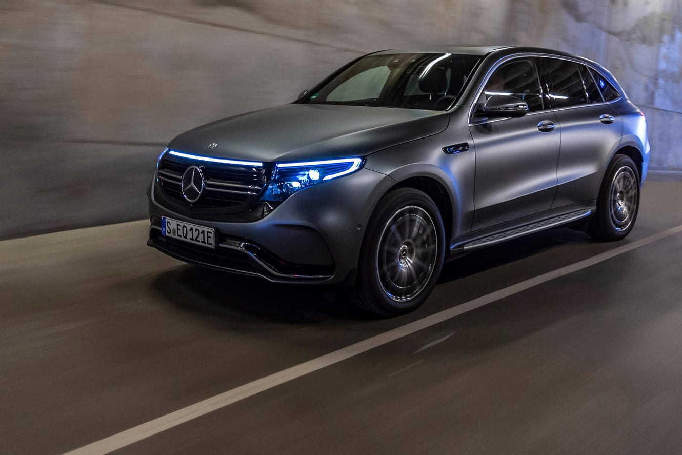 Für eine bessere Schadstoffbilanz eignet sich ein elektrifizierter SUV: Mercedes geht mit dem EQC neue Wege.