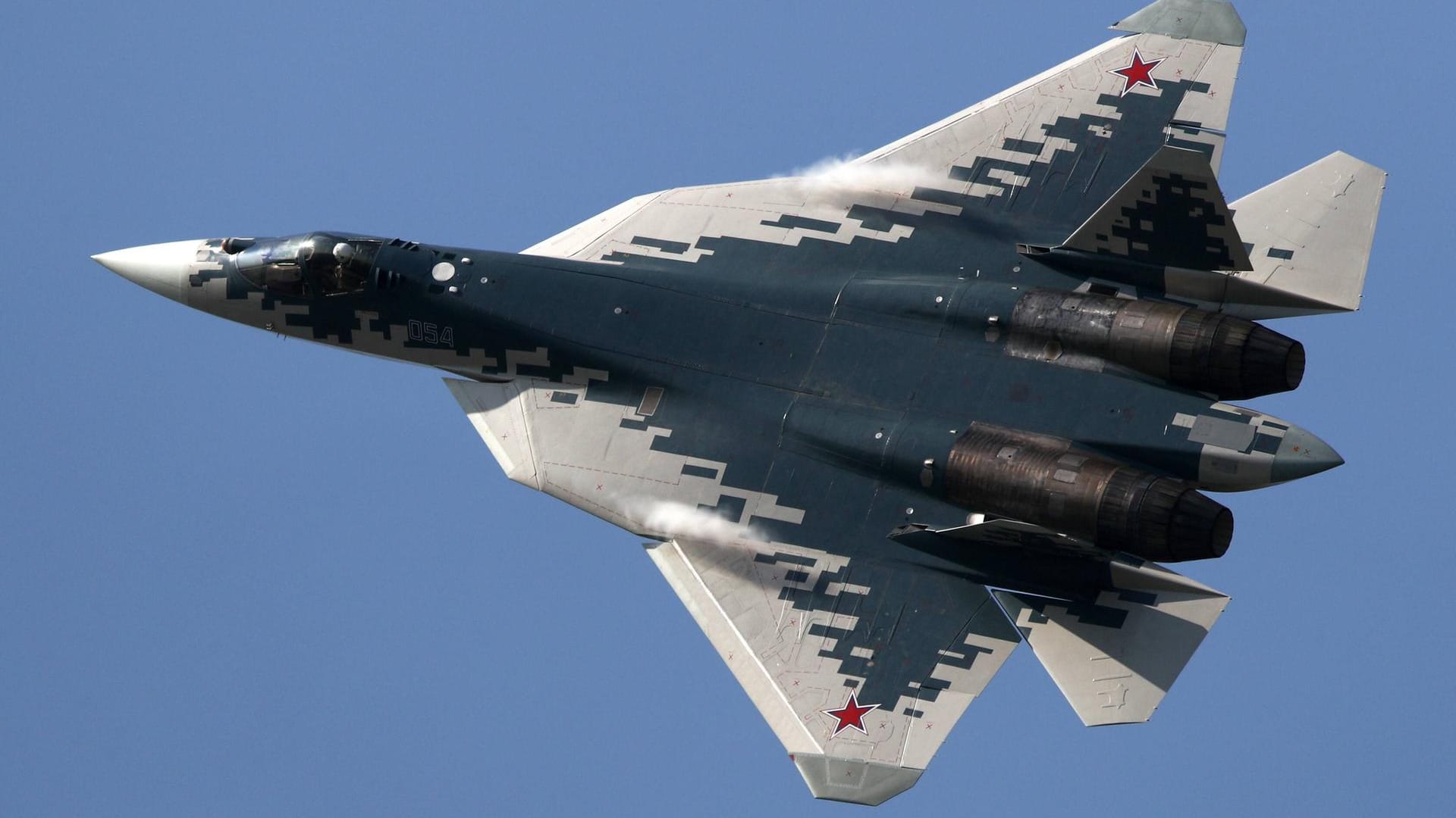 Eine SU-57 bei einem Testflug im Sommer: Der Pilot der abgestützen Maschine konnte sich retten. (Symbolfoto) Eine SU-57 bei einem Testflug im Sommer: Der Pilot der abgestützen Maschine konnte sich retten. (Symbolfoto)