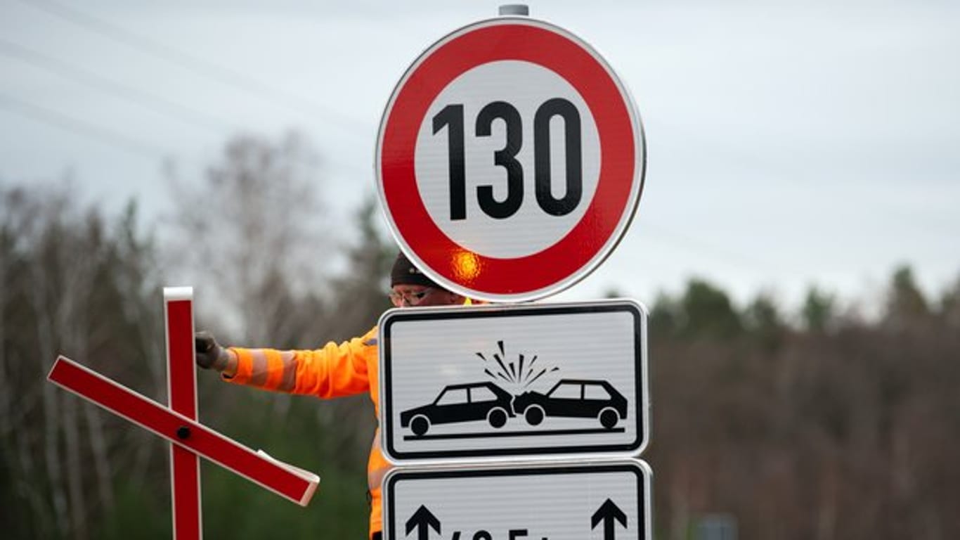 Die SPD will mit der Union über eine generelle Geschwindigkeitsbegrenzung von 130 Kilometern pro Stunde reden.