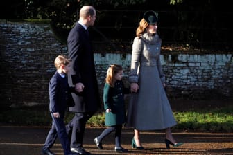 Prinz William und Herzogin Kate: Die beiden verlassen mit ihren Kindern George und Charlotte die Kirche.