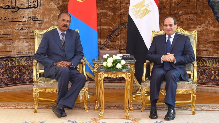 Eritreas Staatschef Isaias Afwerki (l.) neben Ägyptens Präsident Abdel Fattah al-Sisi.