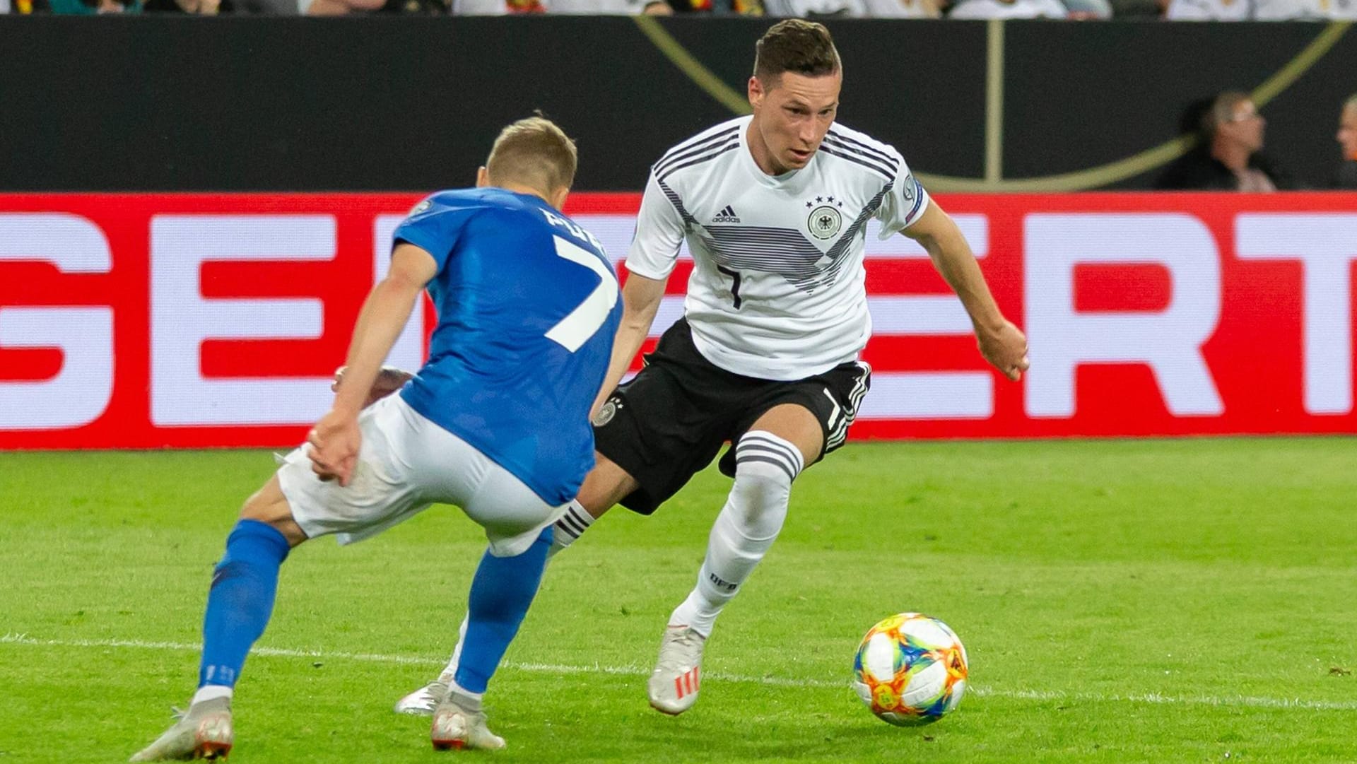 Der letzte Einsatz von Julian Draxler (r.) für die DFB-Elf war am 11. Juni gegen Estland.