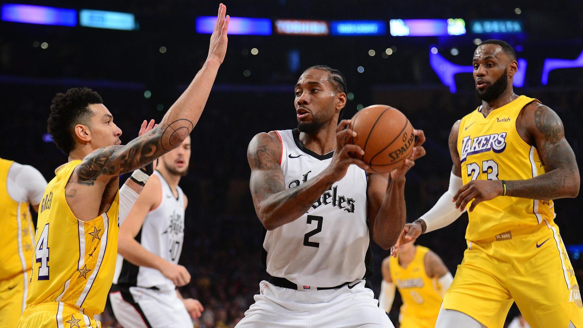 Clippers-Star Kawhi Leonard (M.) gegen Lakers-Guard Danny Green.