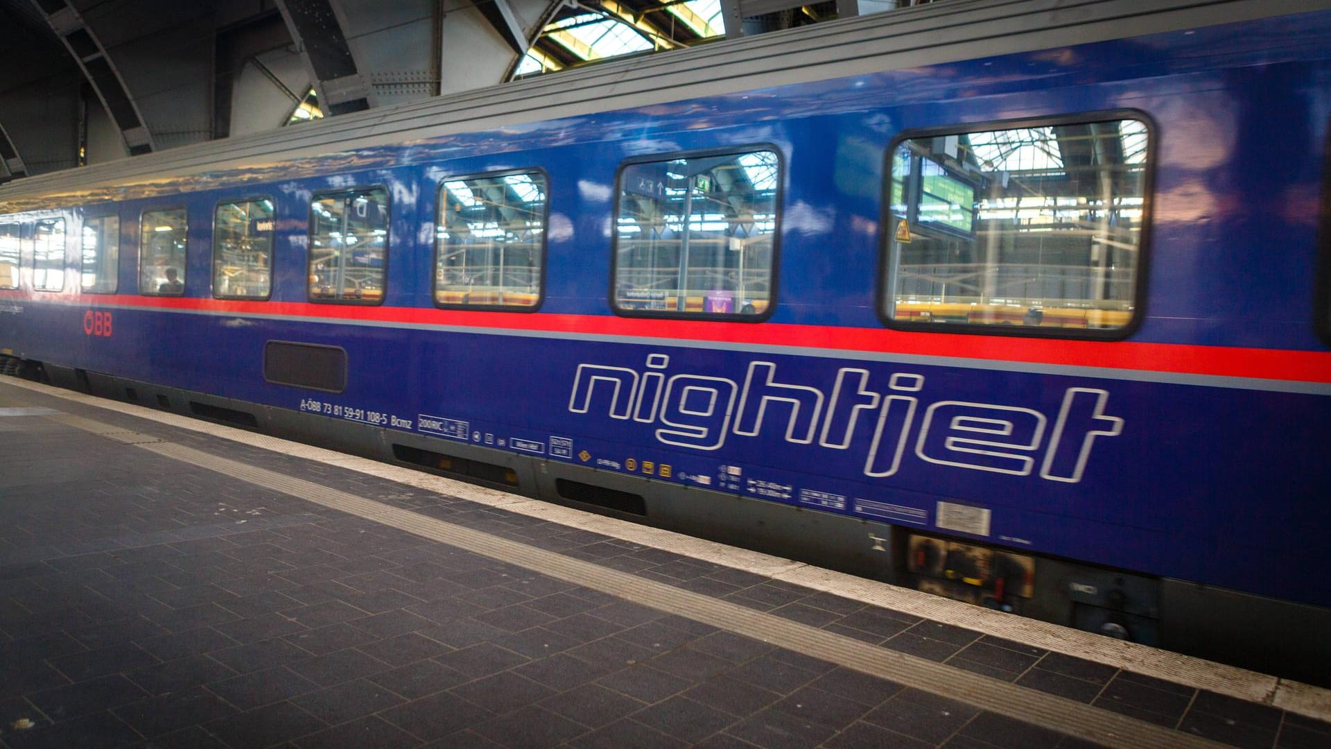 Nightjet: Der Nachtreisezug der Österreichischen Bundesbahn hat neben Schlafwagen und Liegewagen auch Sitzwagen im Angebot.