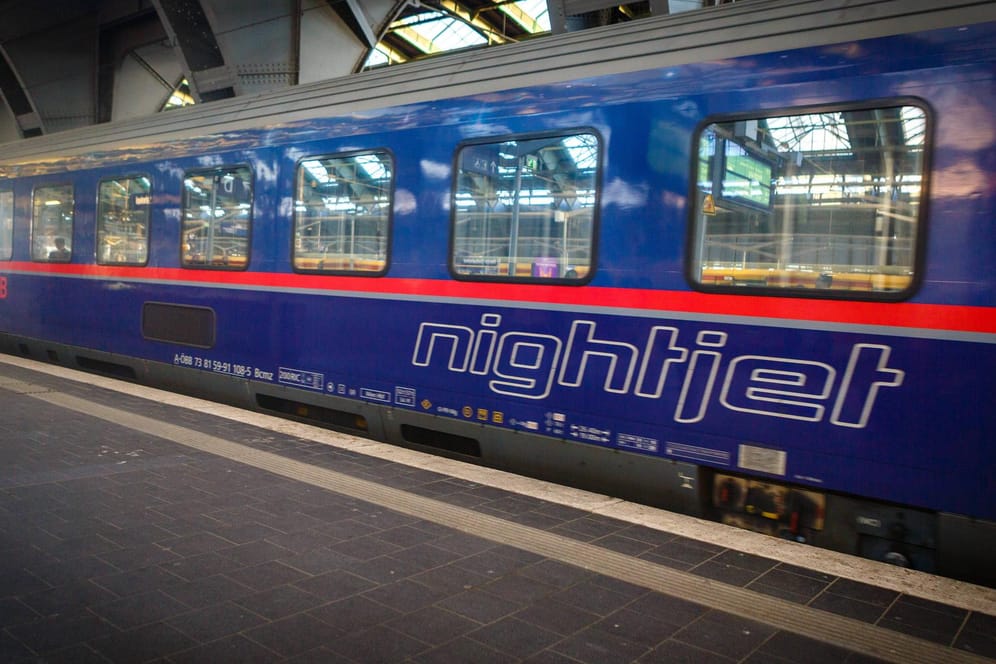 Nightjet: Der Nachtreisezug der Österreichischen Bundesbahn hat neben Schlafwagen und Liegewagen auch Sitzwagen im Angebot.
