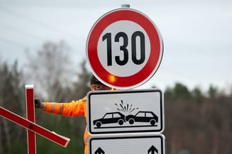 Streitfrage: Sollte es auf Autobahnen eine Geschwindigkeitsbegrenzung von 130 Kilometern pro Stunde geben?.