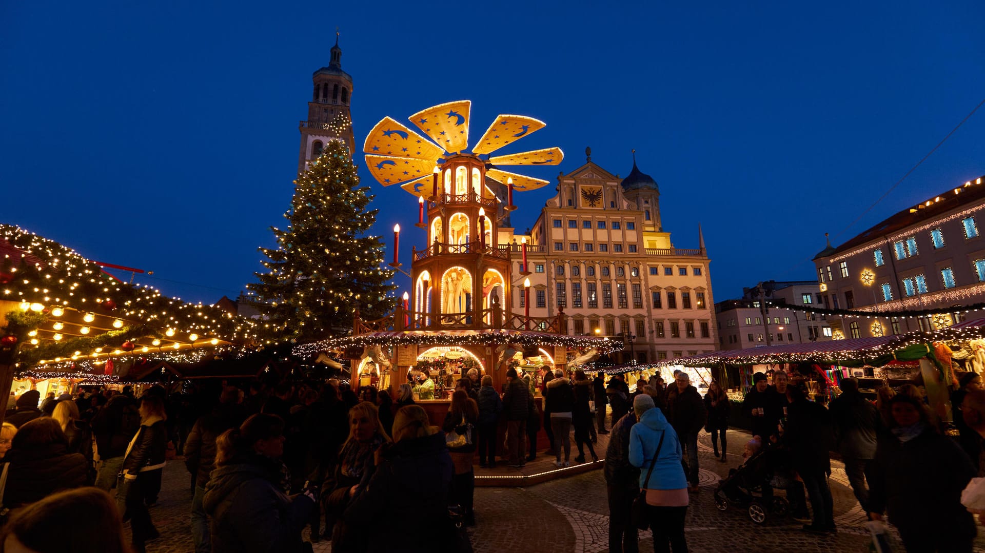 Augsburger Christkindlesmarkt: Durch ein Feuer entstand ein hoher Sachschaden. (Archivbild)