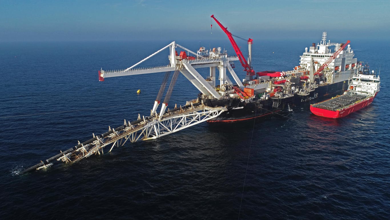 Das Schiff "Audacia" hat in der Ostsee Rohre für die Gas-Pipeline Nord Stream 2 verlegt: Nach den Sanktionen durch die USA zog die Betreiberfirma das Spezialschiff ab.