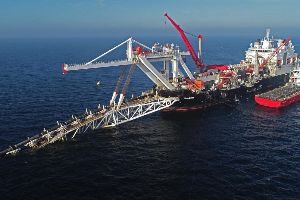 Das Schiff "Audacia" hat in der Ostsee Rohre für die Gas-Pipeline Nord Stream 2 verlegt: Nach den Sanktionen durch die USA zog die Betreiberfirma das Spezialschiff ab.