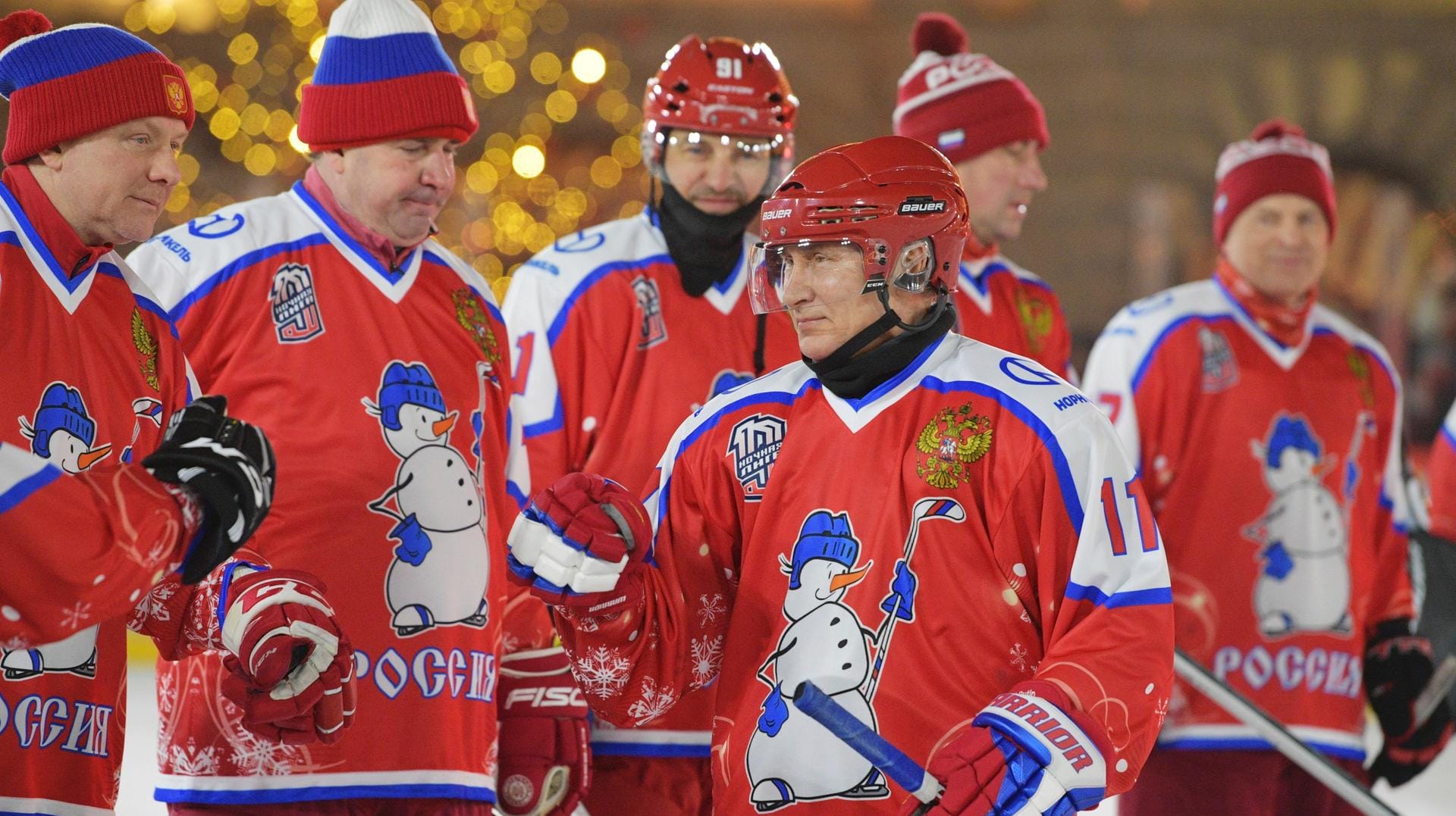 Wladimir Putin und sein Team: Beim Eishockeyspiel schoss der russische Präsident die meisten Tore für sein Team. Wladimir Putin und sein Team: Beim Eishockeyspiel schoss der russische Präsident die meisten Tore für sein Team.