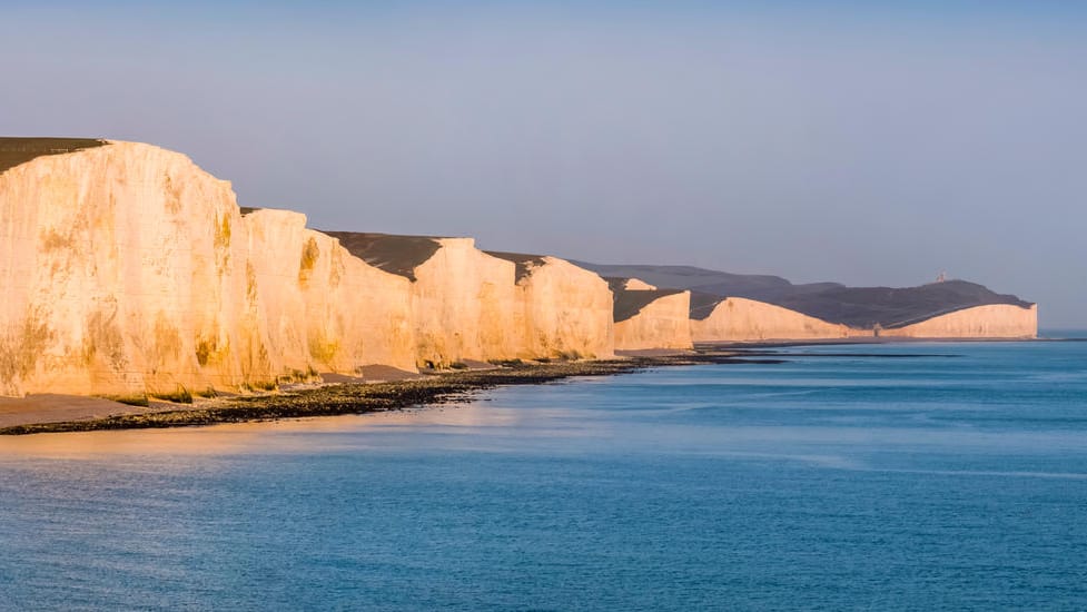 Die sieben Schwestern in Sussex, England, vom Ärmelkanal aus gesehen: 60 Migranten wollten über das Gewässer nach Großbritannien gelangen, wurden aber vorher aufgegriffen. (Symbolfoto)