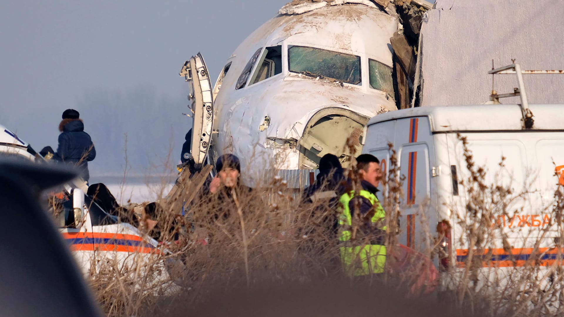 Wrack des Passagierjets in Kasachstan: Kurz nach dem Start stürzte der Flieger ab.