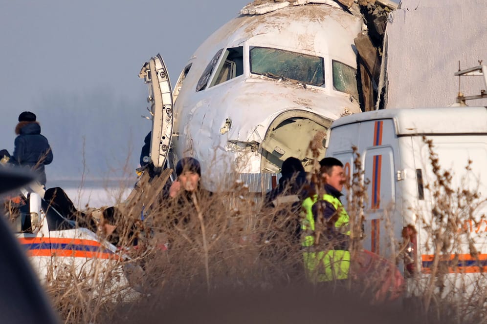 Wrack des Passagierjets in Kasachstan: Kurz nach dem Start stürzte der Flieger ab.