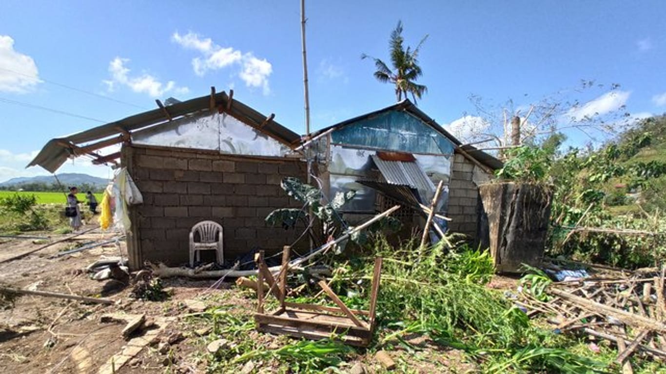 Durch den Taifun Phanfone beschädigte Häuser in der philippinischen Provinz Iloilo.