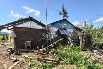 Durch den Taifun Phanfone beschädigte Häuser in der philippinischen Provinz Iloilo.