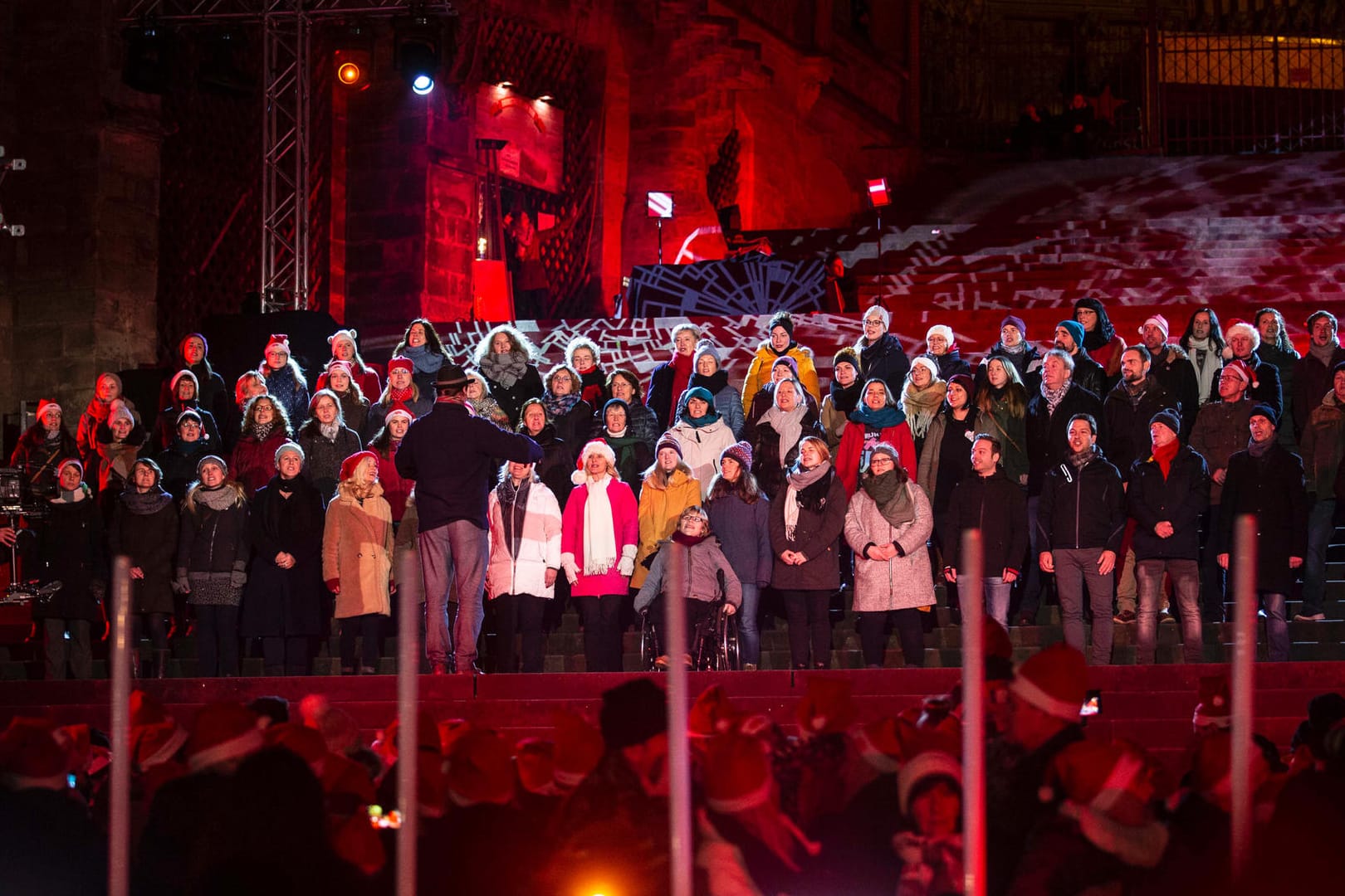 Der Erfurter Kneipenchor in der MDR-Show "Weihnachten bei uns": Die Show wurde live vom Domplatz ausgestrahlt.