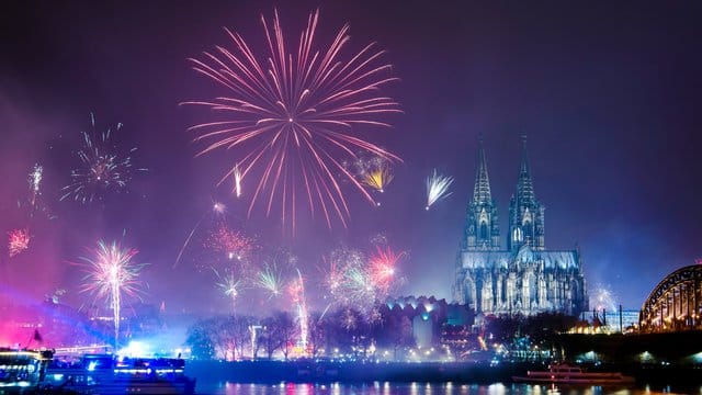 Feuerwerk in Köln in der Silvesternacht 2018/2019.