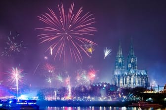 Feuerwerk in Köln in der Silvesternacht 2018/2019.