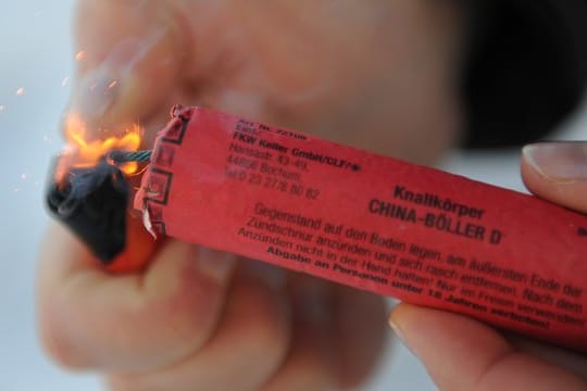 Die meisten Bundesbürger empfinden Feuerwerk zum Jahreswechsel als Tradition.