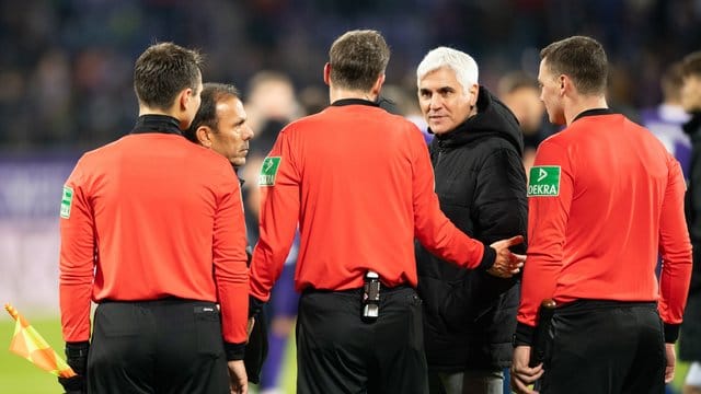 Diskussionsbedarf: Pauli-Sportdirektor Andreas Bornemann (2. Diskussionsbedarf: Pauli-Sportdirektor Andreas Bornemann (2.