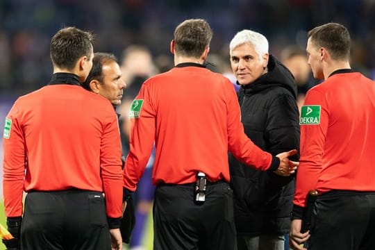 Diskussionsbedarf: Pauli-Sportdirektor Andreas Bornemann (2.