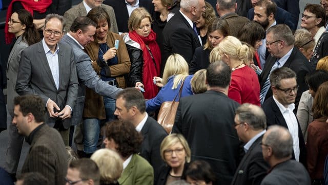 Abstimmung im Bundestag: 24 Parlamentarier von CDU und CSU haben Vorschläge für eine Verkleinerung des Parlaments vorgelegt. Abstimmung im Bundestag: 24 Parlamentarier von CDU und CSU haben Vorschläge für eine Verkleinerung des Parlaments vorgelegt.
