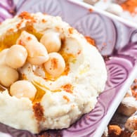 Hummus: Die orientalische Spezialität wird aus Kichererbsen zubereitet.