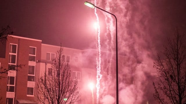 Schäden durch Silvesterraketen übernehmen unter Umständen die Versicherungen.