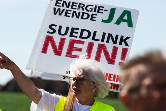 Öko-Strom aus dem windigen Norden ja, Stromtrassen nein: Protest gegen die sogenannte Suedlink-Leitung in Thüringen.