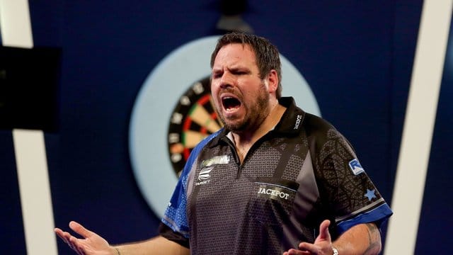 Ex-Weltmeister Lewis trifft am heutigen Nachmittag im Achtelfinale der Darts-WM auf den Belgier Dimitri van den Bergh.