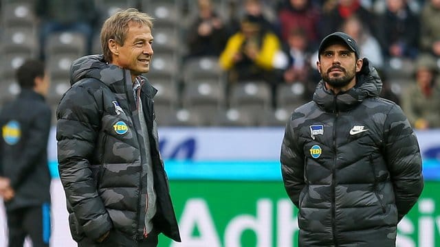Hertha-Chefcoach Jürgen Klinsmann (l) und sein Co-Trainer Alexander Nouri. Hertha-Chefcoach Jürgen Klinsmann (l) und sein Co-Trainer Alexander Nouri.