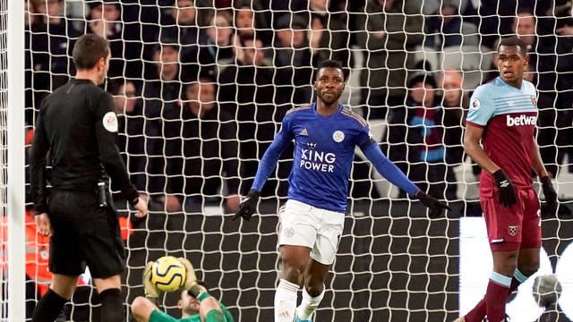 Kelechi Iheanacho (M) brachte Leicester in Führung.
