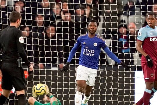 Kelechi Iheanacho (M) brachte Leicester in Führung.
